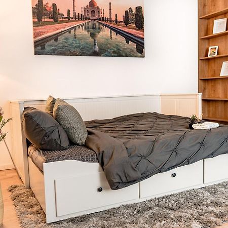 Central Athena Studio - Inima Pietei Unirii - By Openhouse Apartments Тімішоара Екстер'єр фото