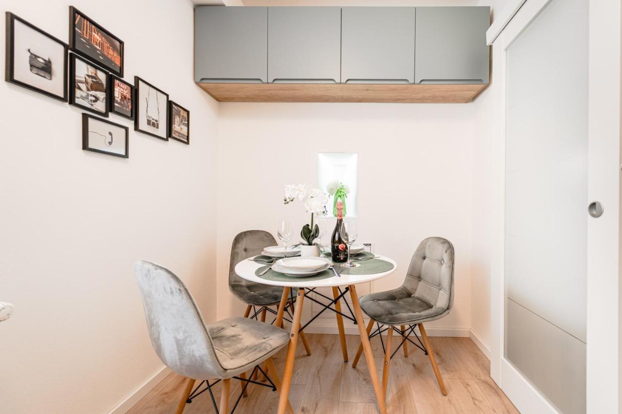 Central Athena Studio - Inima Pietei Unirii - By Openhouse Apartments Тімішоара Екстер'єр фото