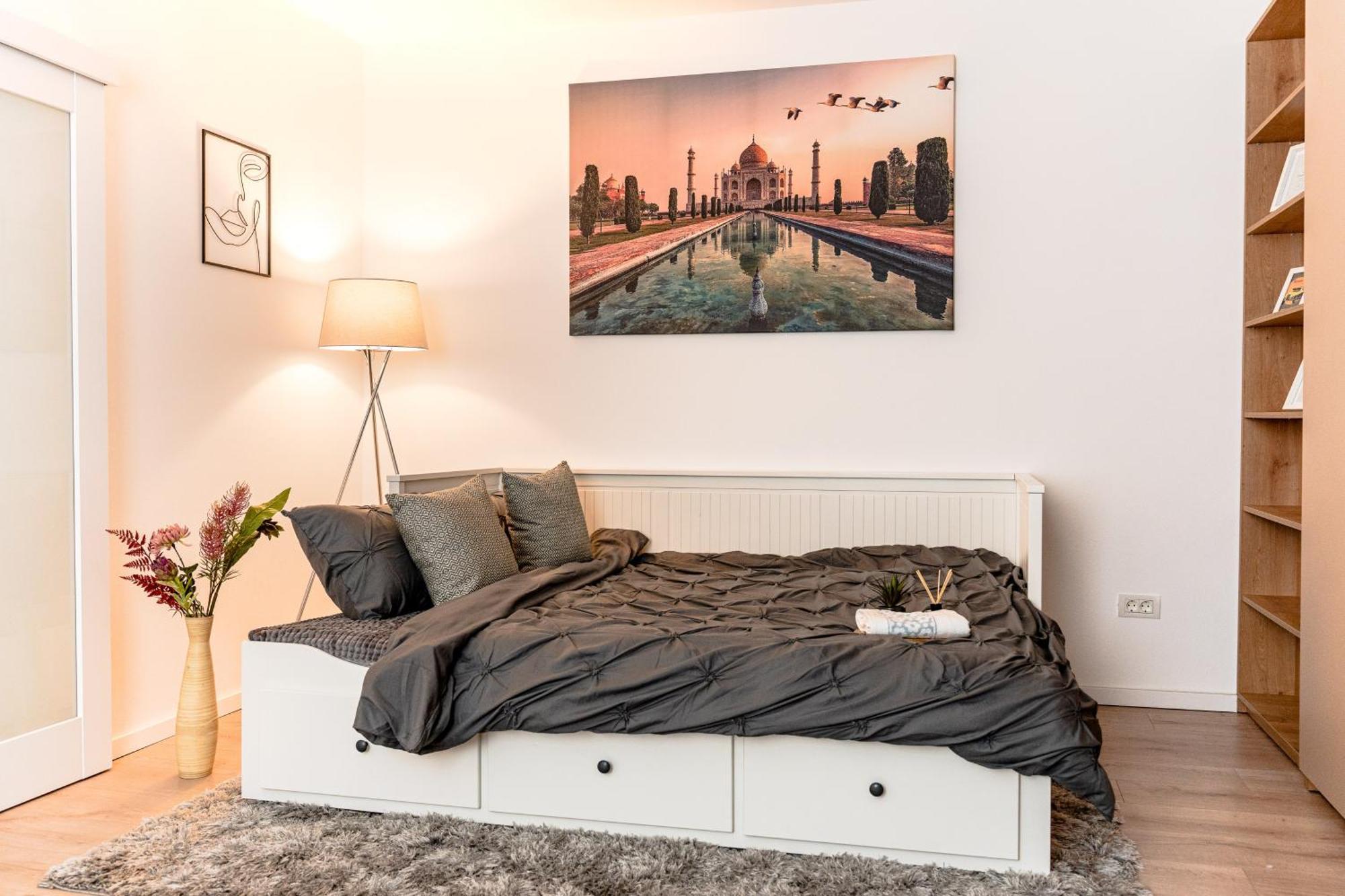 Central Athena Studio - Inima Pietei Unirii - By Openhouse Apartments Тімішоара Екстер'єр фото